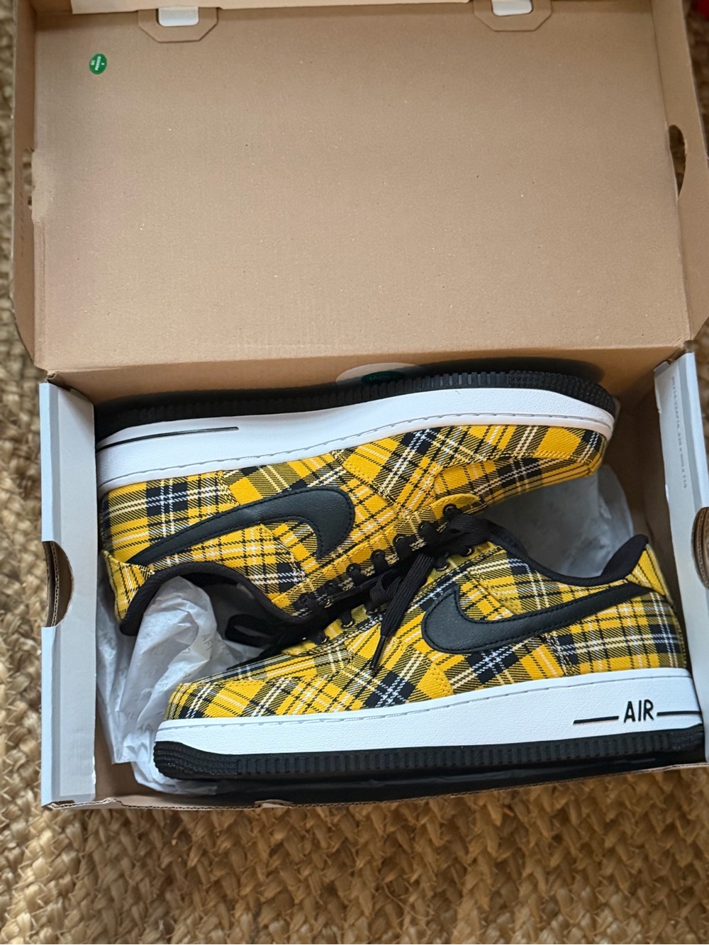 Nike Kids Yellow Plaid Air Force 1 Low Sneakers clueless limited edition RARE